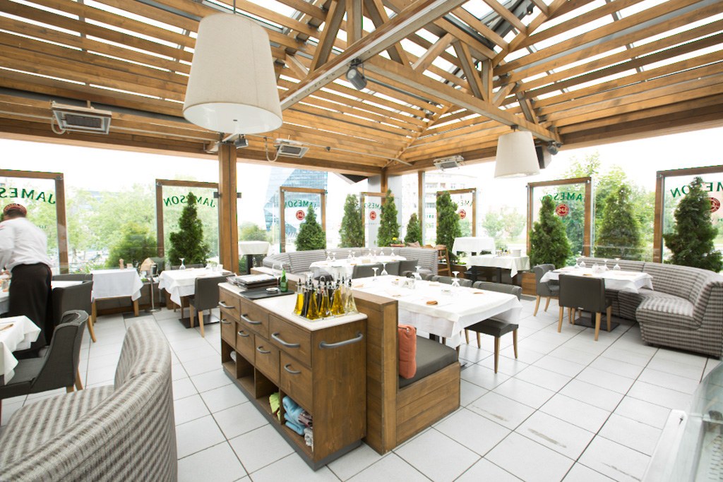 victoria българия е сред предпочитаните ресторанти в столицата с тераса и хубава гледка